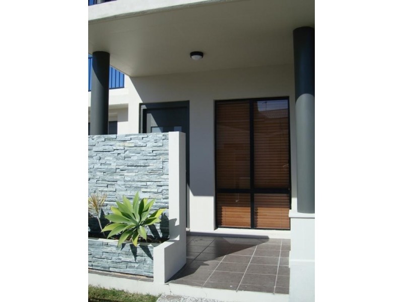 49 Azzurra Drive, Varsity Lakes QLD 4227