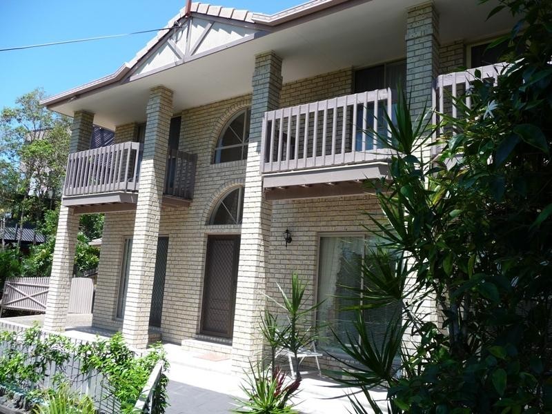 148 Ocean Parade, Burleigh Heads QLD 4220