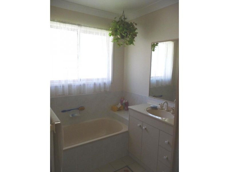 148 Ocean Parade, Burleigh Heads QLD 4220