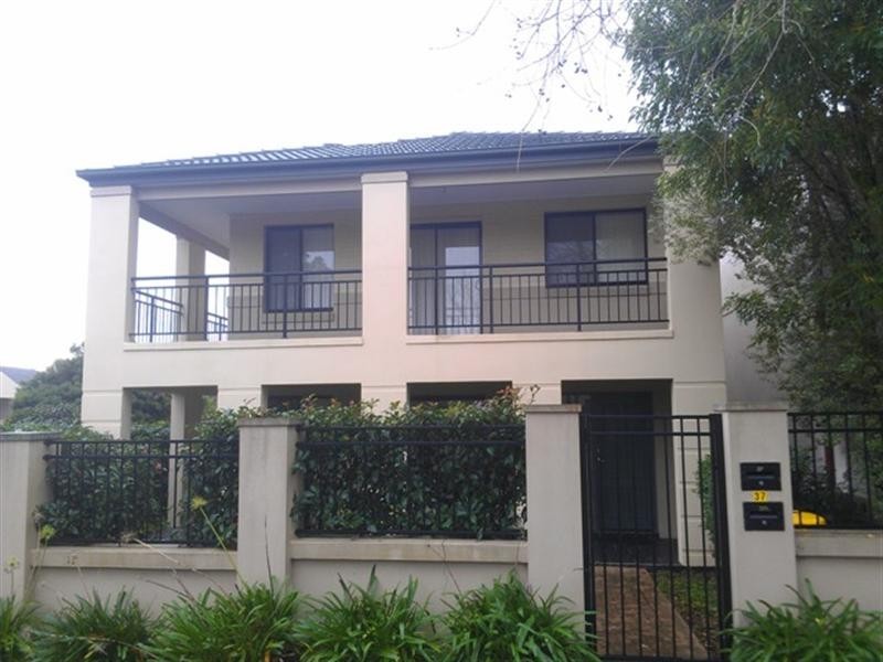 37 Wingate Avenue, West Hoxton NSW 2171