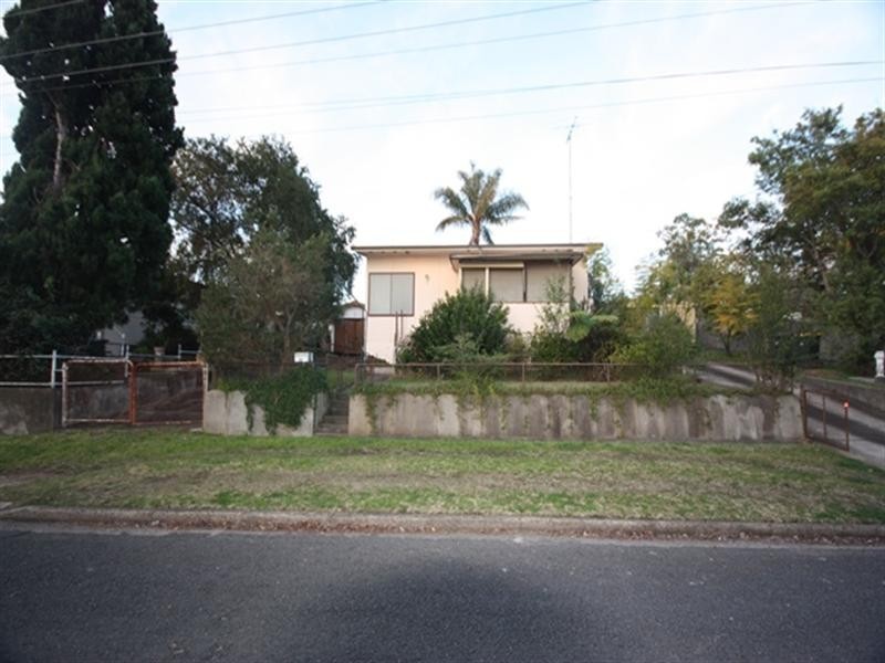 30 Thirteenth Street, Warragamba NSW 2752