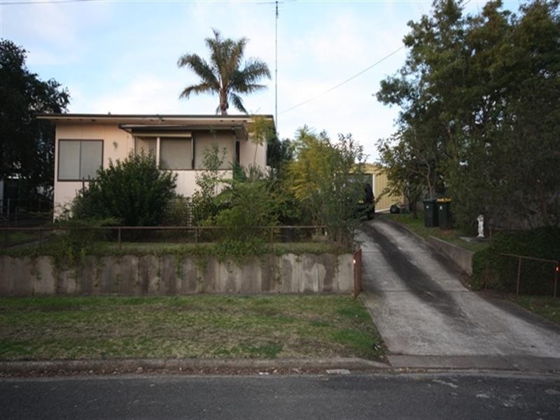 30 Thirteenth Street, Warragamba NSW 2752