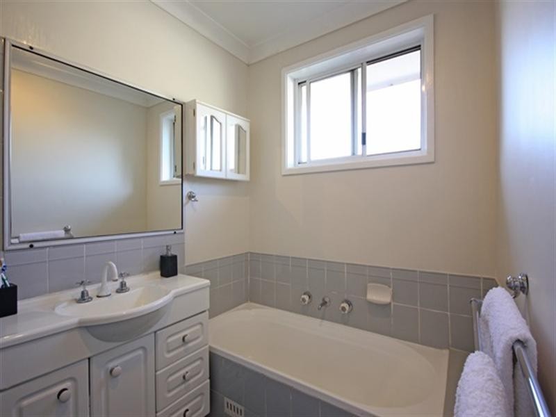 28 Shuttleworth Avenue, Raby NSW 2566