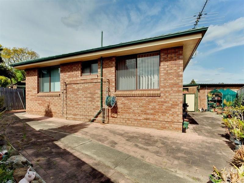 6 Hall Place, Minto NSW 2566