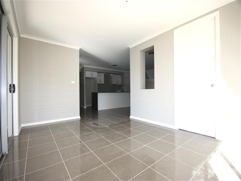 4 Peck Close, Oran Park NSW 2570