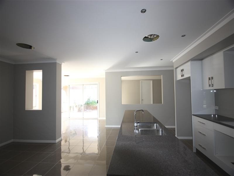 4 Peck Close, Oran Park NSW 2570