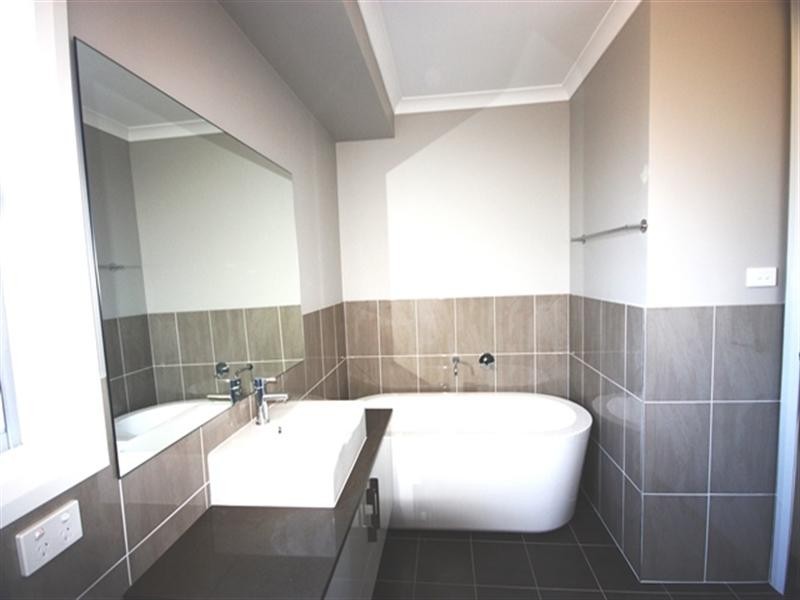 4 Peck Close, Oran Park NSW 2570