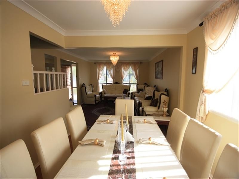 18 Glenrowan Drive, Harrington Park NSW 2567