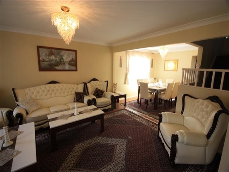 18 Glenrowan Drive, Harrington Park NSW 2567