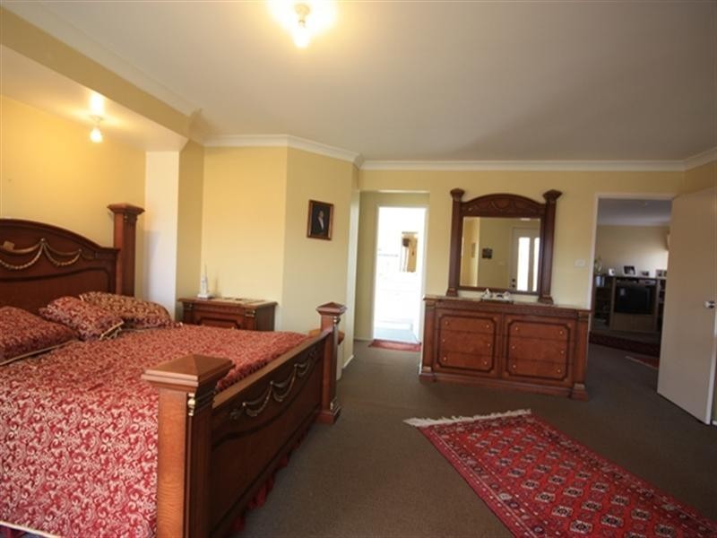 18 Glenrowan Drive, Harrington Park NSW 2567