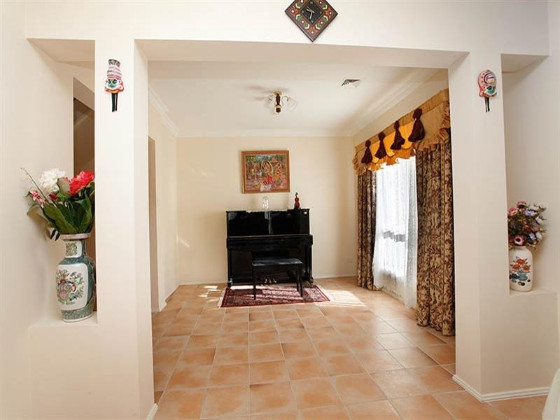 3 Glenavon Place, Glen Alpine NSW 2560