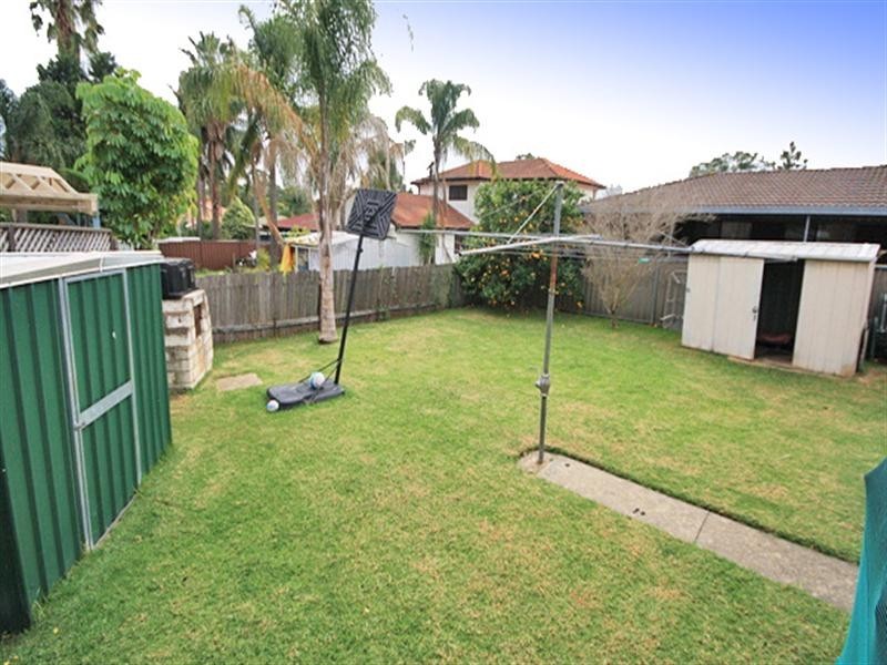 28 Clifford Crescent, Ingleburn NSW 2565