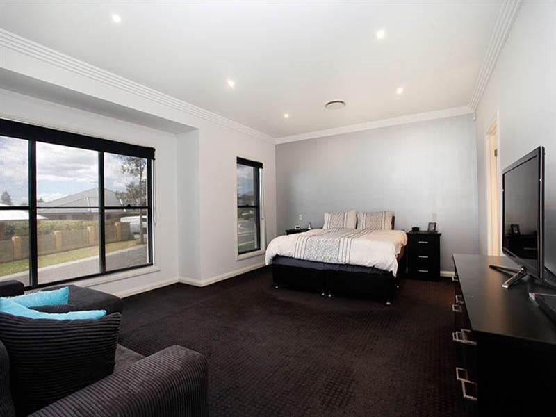 2 Casson Common, Camden Park NSW 2570