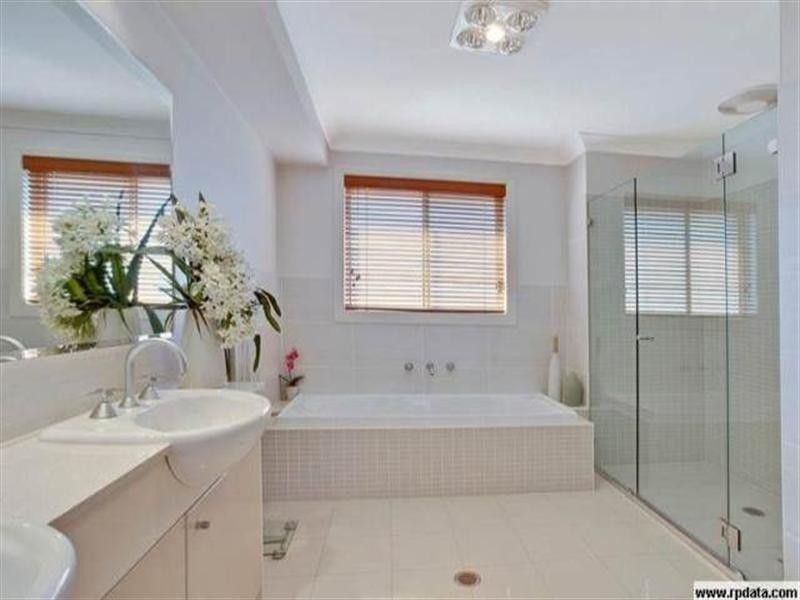 6 Callaway Avenue, Campbelltown NSW 2560