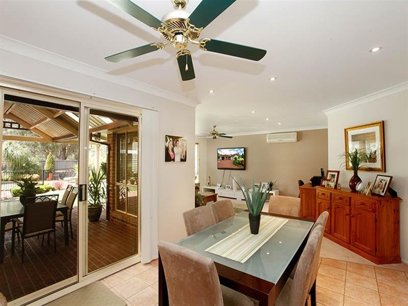 6 berliet Place, Ingleburn NSW 2565