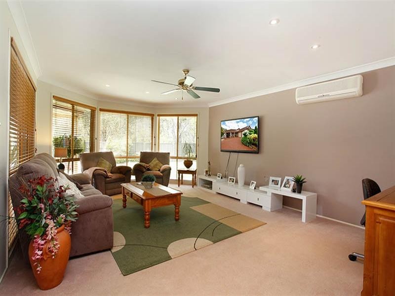 6 berliet Place, Ingleburn NSW 2565