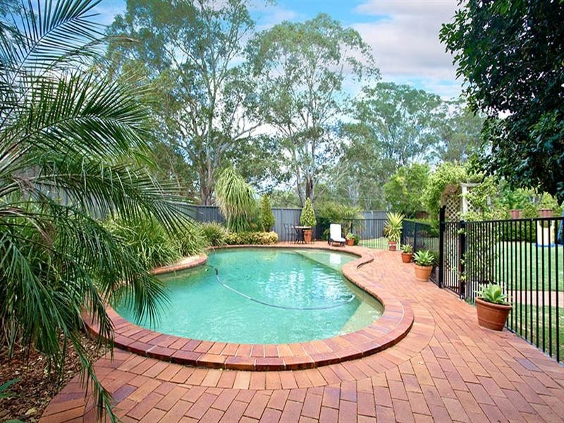 6 berliet Place, Ingleburn NSW 2565