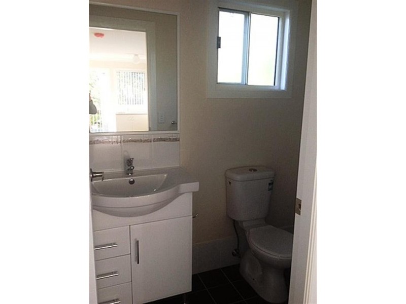 2 Grandview Parade, Campbelltown NSW 2560