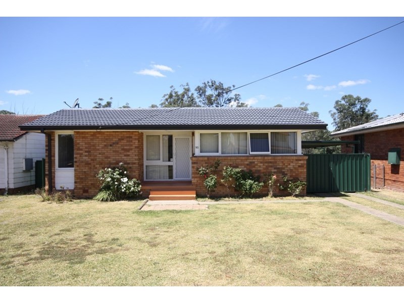 90 Carrington Circuit, Leumeah NSW 2560