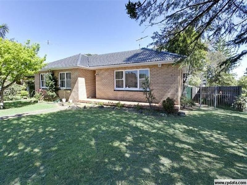 1 Tuglow Place, Leumeah NSW 2560