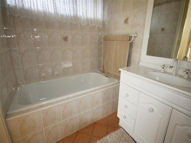 4 Norton Place, Minto NSW 2566