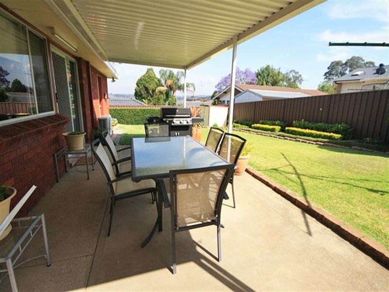 4 Norton Place, Minto NSW 2566
