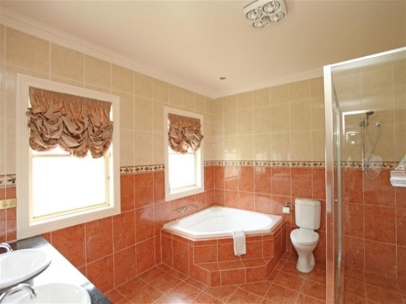 8 The Lanes, Kirkham NSW 2570