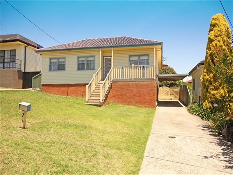 7 Bundarra Road, Campbelltown NSW 2560