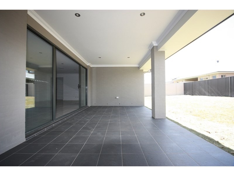 8 Carpenter Street, Elderslie NSW 2570