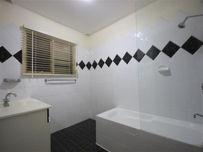 22 Longhurst Drive, Minto NSW 2566