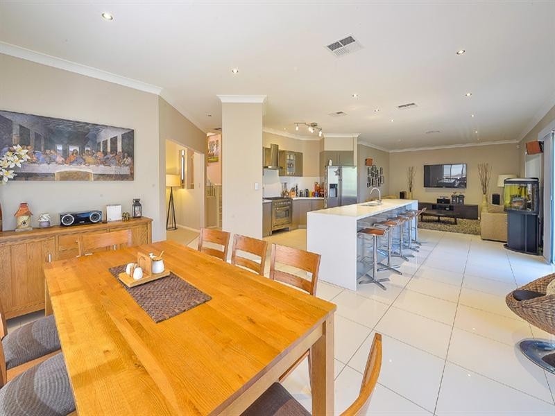16 St Stephen Road, Blair Athol NSW 2560