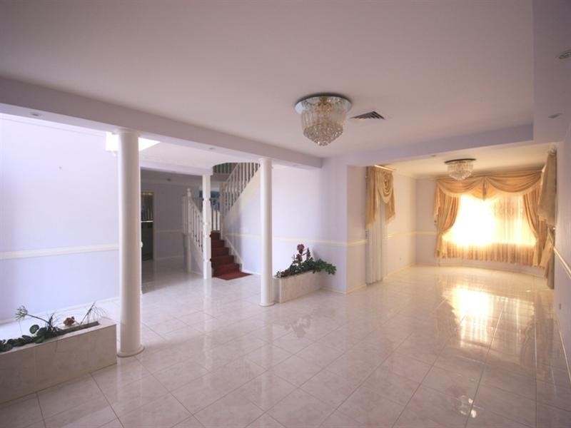 80 Englorie Park Drive, Glen Alpine NSW 2560