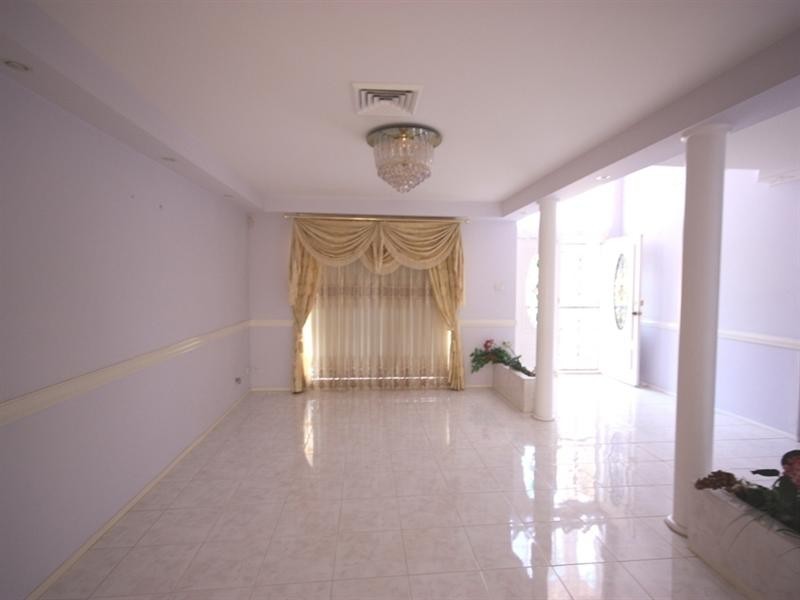 80 Englorie Park Drive, Glen Alpine NSW 2560