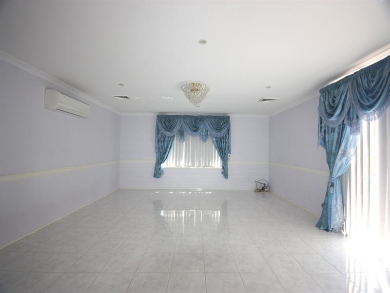 80 Englorie Park Drive, Glen Alpine NSW 2560