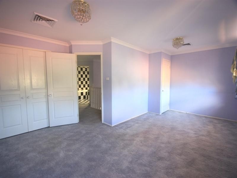 80 Englorie Park Drive, Glen Alpine NSW 2560