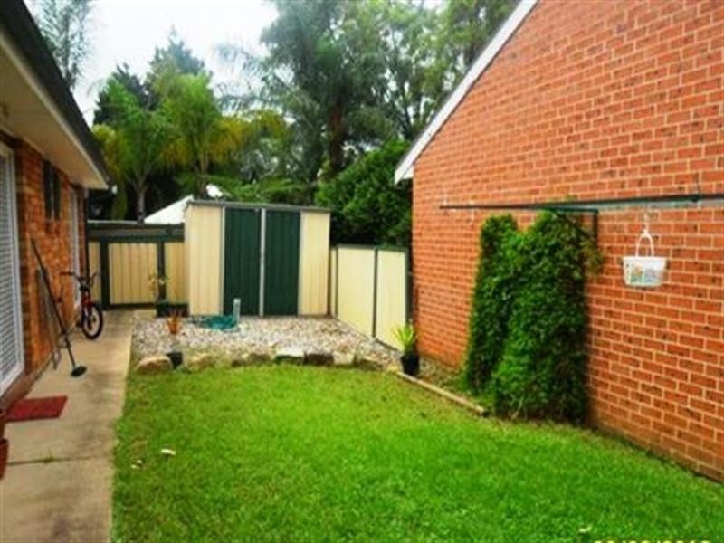 10 Lanark Place, St Andrews NSW 2566