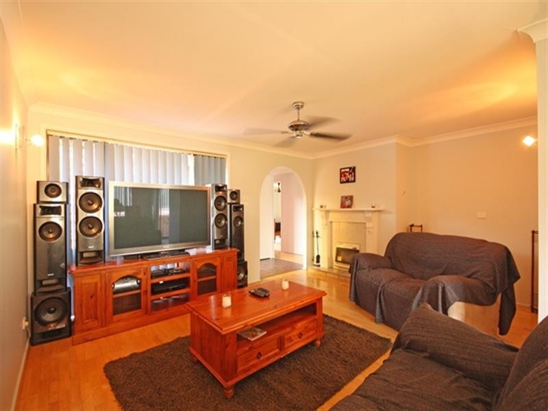 4 Opel Place, Ingleburn NSW 2565