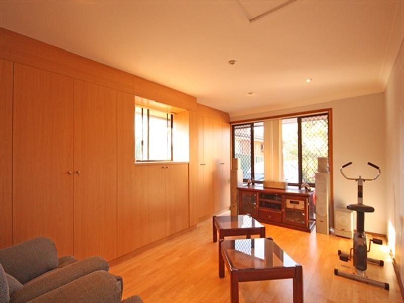 4 Opel Place, Ingleburn NSW 2565