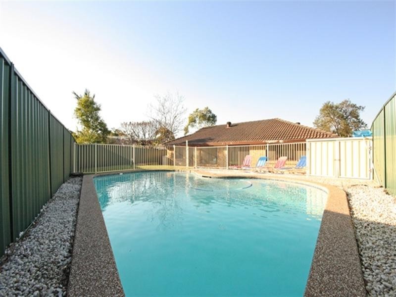 4 Opel Place, Ingleburn NSW 2565