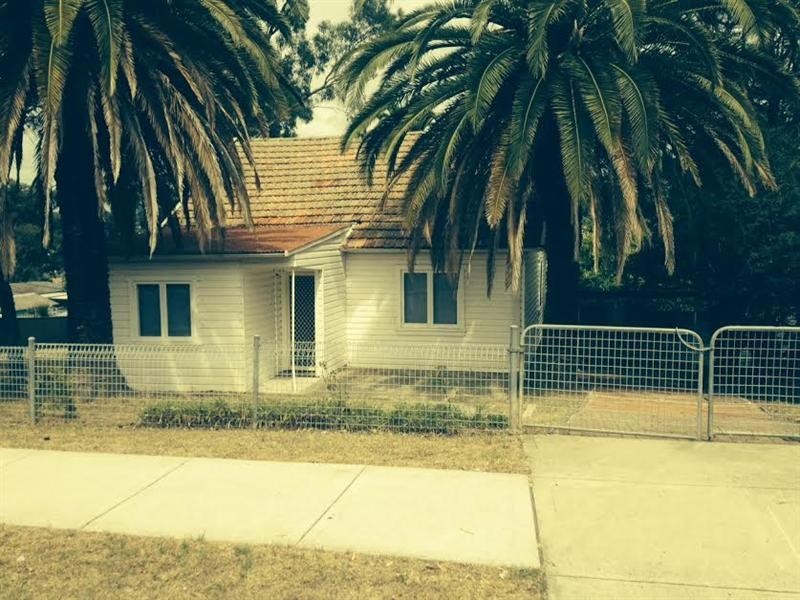 142 Macquarie Avenue, Campbelltown NSW 2560