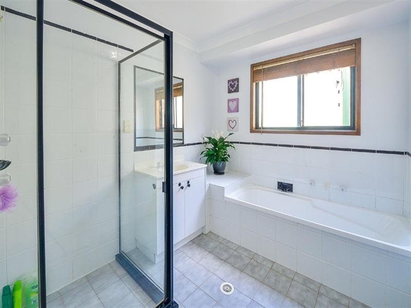 6 Dorcas Place, Rosemeadow NSW 2560