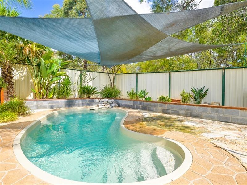 6 Dorcas Place, Rosemeadow NSW 2560