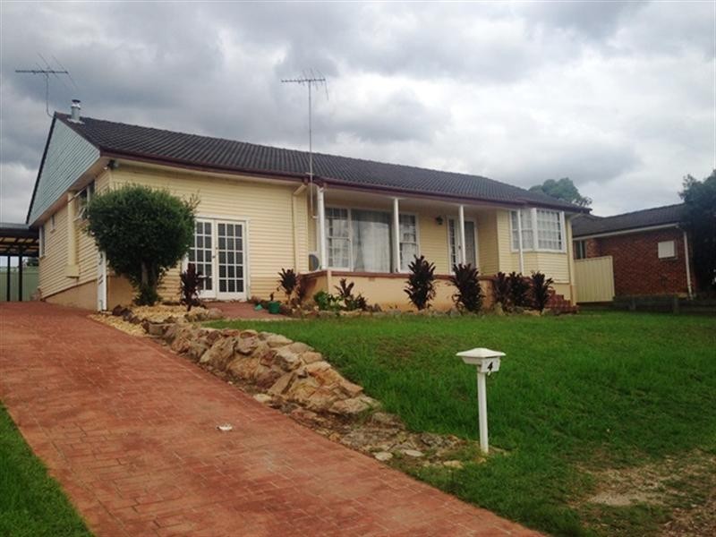 4 Porter Street, Minto NSW 2566