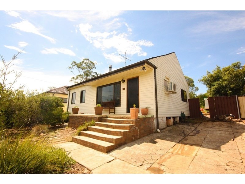 16 Bocking Avenue, Bradbury NSW 2560