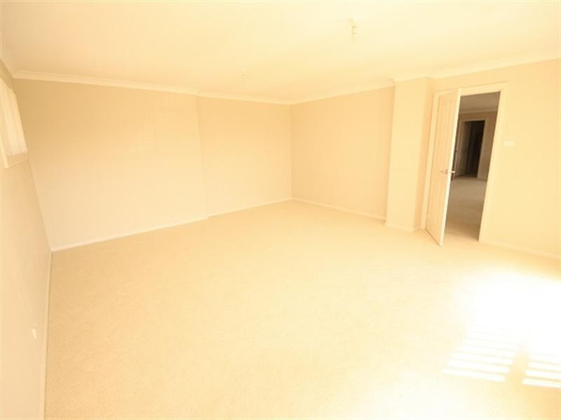 8 St Monica Way, Blair Athol NSW 2560