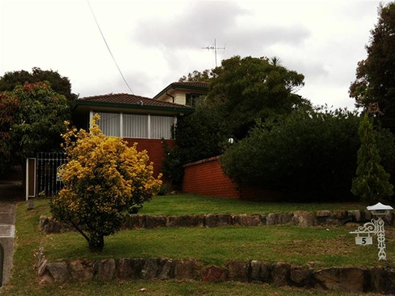 5 Barker Place, Leumeah NSW 2560