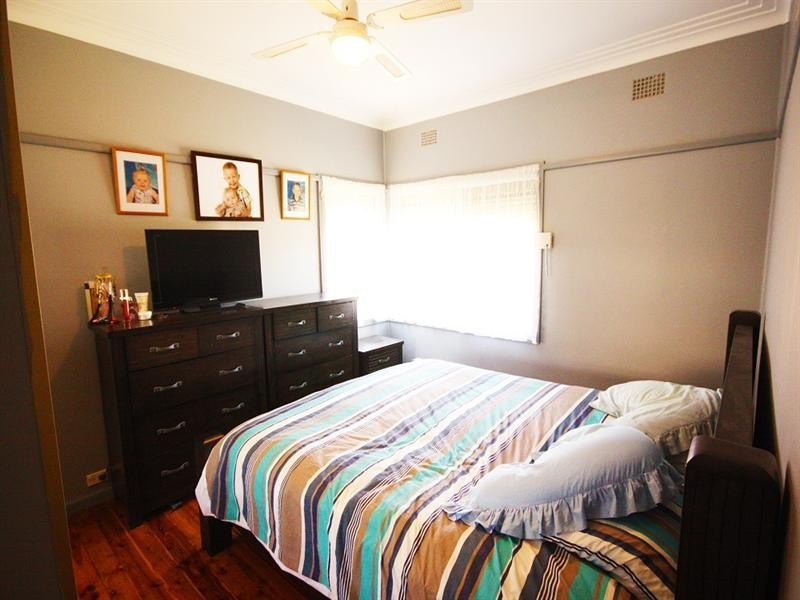 14 Farnsworth Avenue, Campbelltown NSW 2560