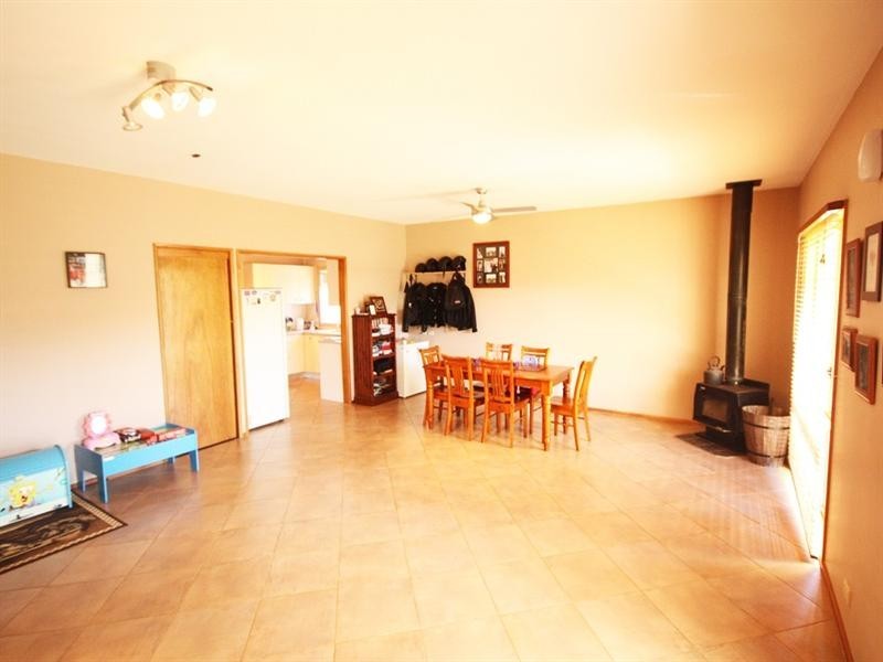 14 Farnsworth Avenue, Campbelltown NSW 2560