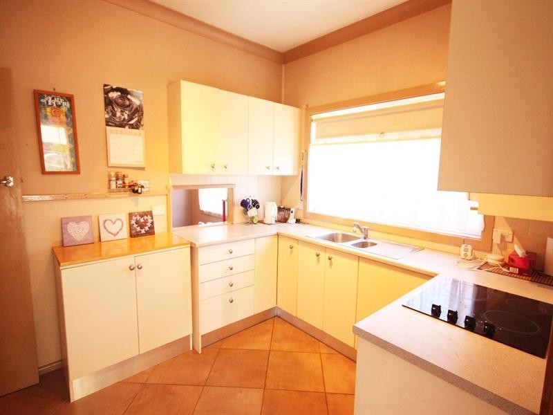 14 Farnsworth Avenue, Campbelltown NSW 2560