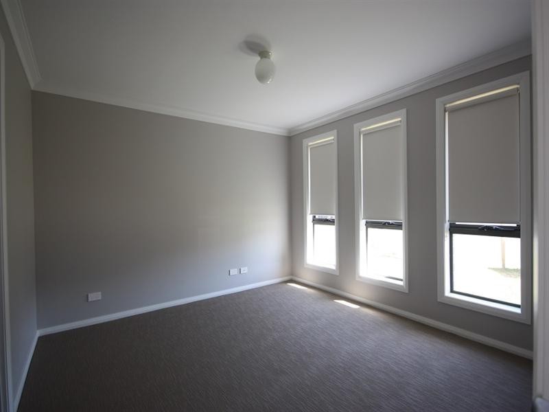 8 Lewis Street, Spring Farm NSW 2570